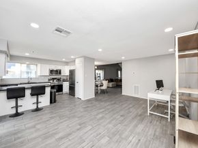 6154 W Airport Boulevard 16, Houston TX 77035