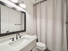 1122 Thompson Street, Houston TX 77007