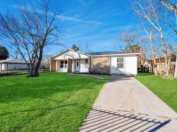 8918 Vinearbor Street, Houston TX 77033