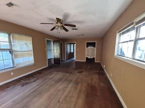 5210 W 43rd Street, Houston TX 77092