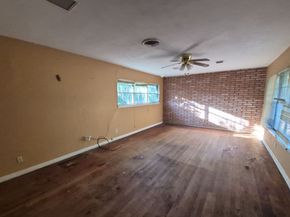 5210 W 43rd Street, Houston TX 77092