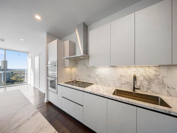 1711 Allen Parkway 1802, Houston TX 77019