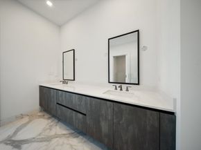 1711 Allen Parkway 1802, Houston TX 77019