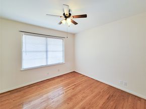 5442 Kinglet Street, Houston TX 77096