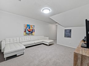 63 W Horizon Ridge Place, The Woodlands TX 77381