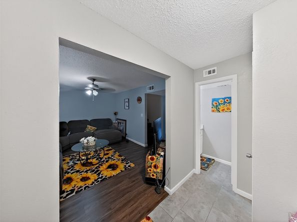 8101 Amelia Road 404, Houston TX 77055
