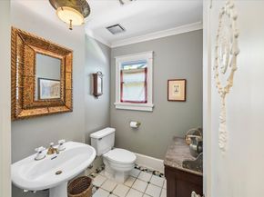 220 Westmoreland Street, Houston TX 77006