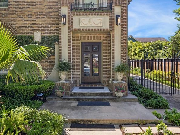 220 Westmoreland Street, Houston TX 77006