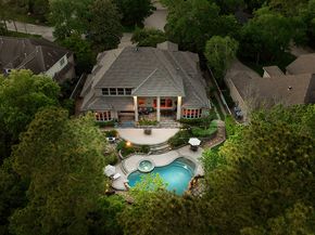 122 E Bracebridge Circle, The Woodlands TX 77382