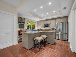 20 Sugarberry Circle, Houston TX 77024