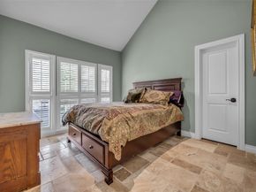20 Sugarberry Circle, Houston TX 77024