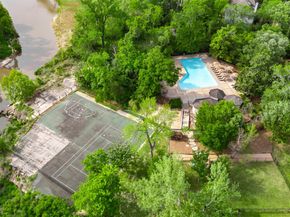 20 Sugarberry Circle, Houston TX 77024
