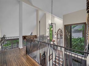 20 Sugarberry Circle, Houston TX 77024
