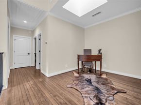 20 Sugarberry Circle, Houston TX 77024