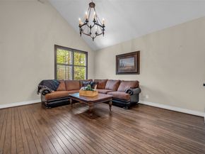 20 Sugarberry Circle, Houston TX 77024