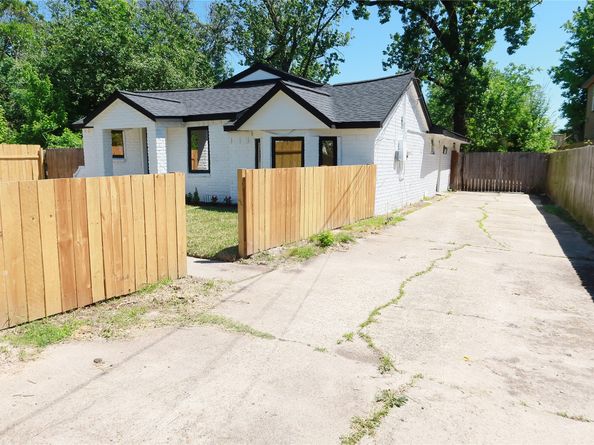 8414 De Priest Street, Houston TX 77088