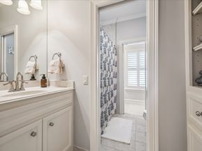 24 Hackberry Lane B, Houston TX 77027