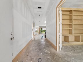 1050 W 42nd Street, Houston TX 77018