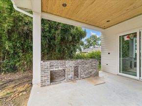 1050 W 42nd Street, Houston TX 77018
