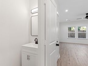 5704 Elysian Street, Houston TX 77009