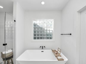 927 Fisher Street B, Houston TX 77018