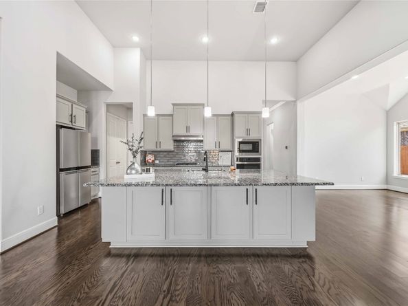 11823 Creekside Shore Circle, Cypress TX 77433