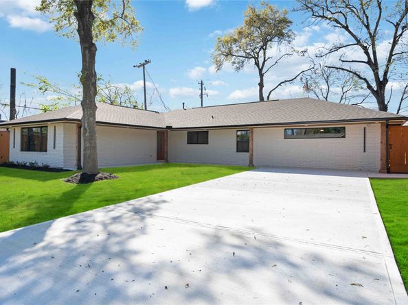 10111 Brinwood Drive, Houston TX 77043