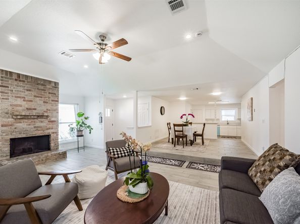 6207 Briar Glade Drive, Houston TX 77072