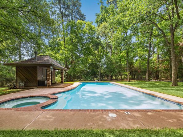 12190 Willowridge Circle, Conroe TX 77304