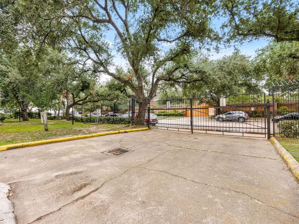 2121 Hepburn Street 710, Houston TX 77054