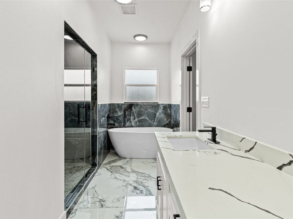 2204 Hoskins Drive, Houston TX 77080