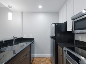 7929 Woodway Drive 4, Houston TX 77063