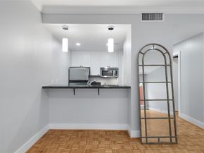 7929 Woodway Drive 4, Houston TX 77063