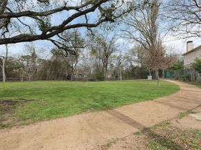 7929 Woodway Drive 4, Houston TX 77063