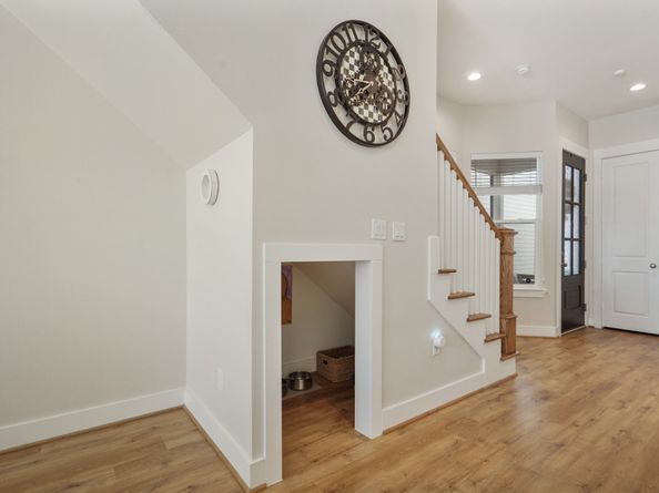 812 E 37th Street B, Houston TX 77022