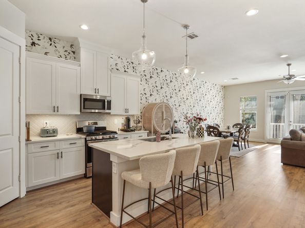 812 E 37th Street B, Houston TX 77022