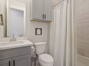 812 E 37th Street B, Houston TX 77022
