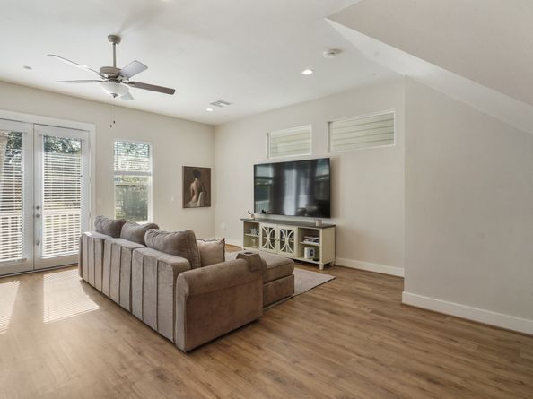 812 E 37th Street B, Houston TX 77022