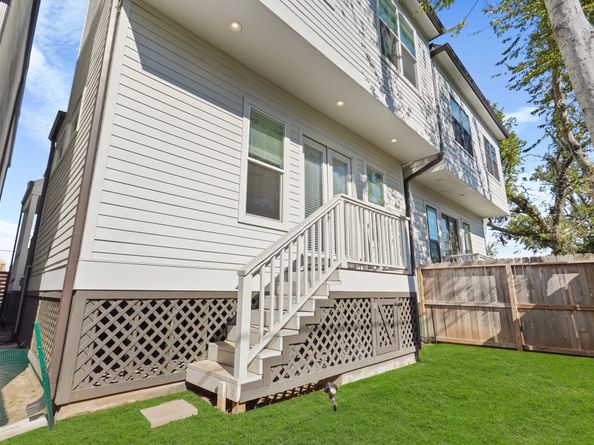 812 E 37th Street B, Houston TX 77022