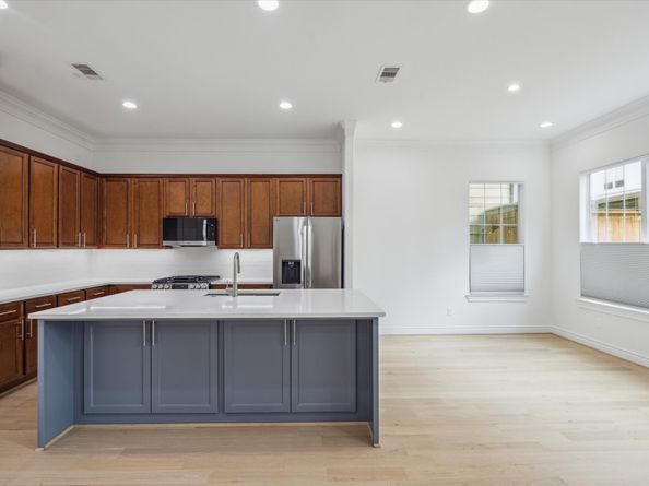 2813 Clinton Drive, Houston TX 77020