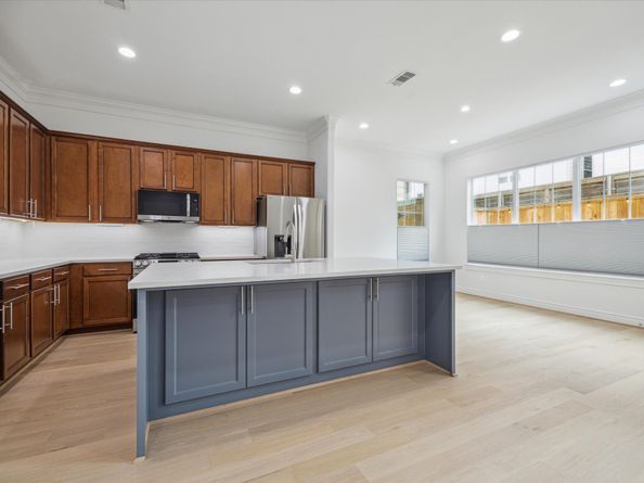 2813 Clinton Drive, Houston TX 77020