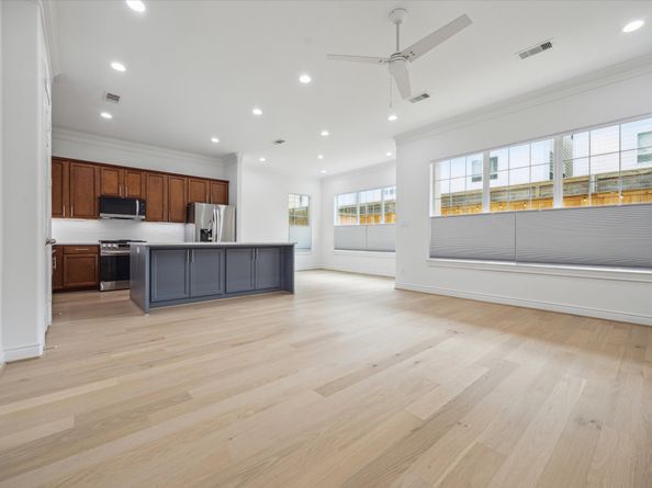 2813 Clinton Drive, Houston TX 77020