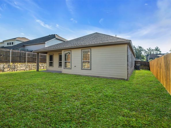 935 Golden Willow Lane, Conroe TX 77304
