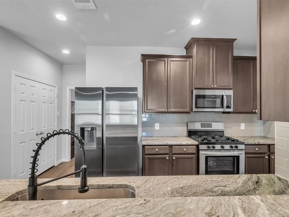 935 Golden Willow Lane, Conroe TX 77304