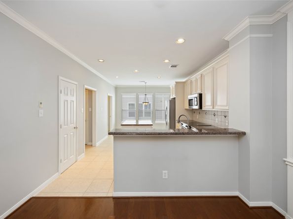 2909 W Dallas Street, Houston TX 77019