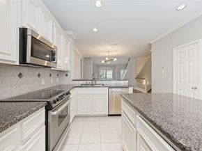 2909 W Dallas Street, Houston TX 77019