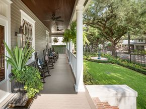 215 Bayland Avenue, Houston TX 77009