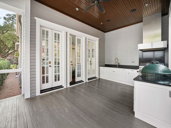 215 Bayland Avenue, Houston TX 77009