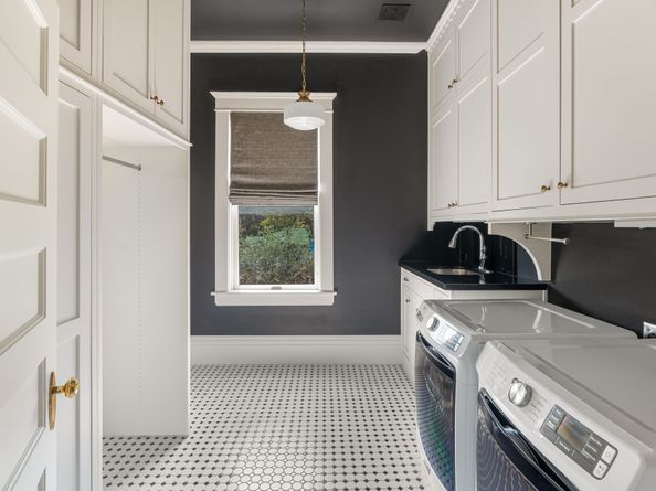 215 Bayland Avenue, Houston TX 77009