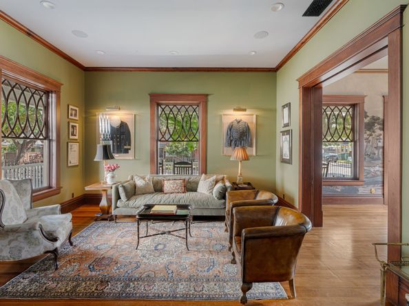 215 Bayland Avenue, Houston TX 77009